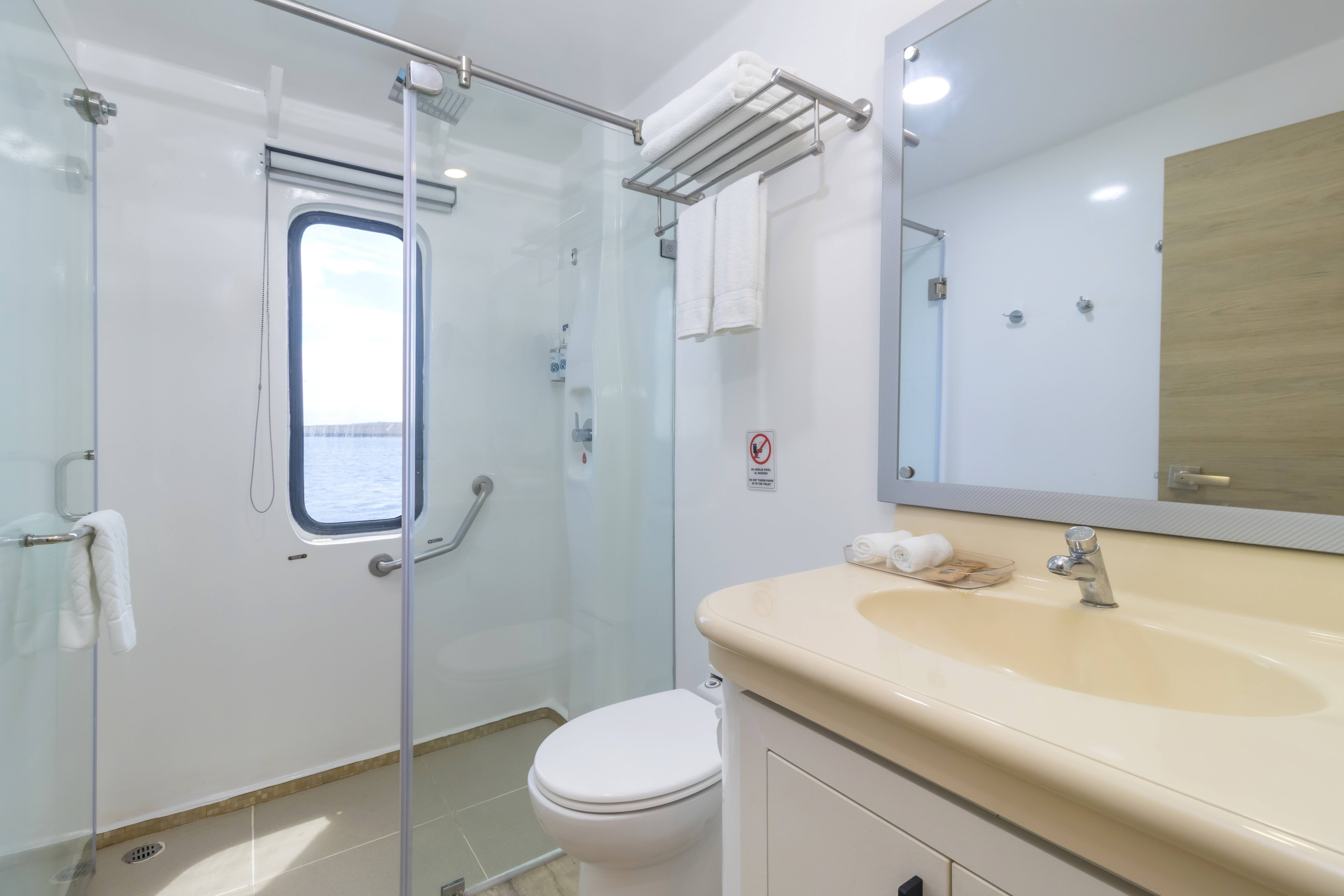 Grand Queen Beatriz cabin