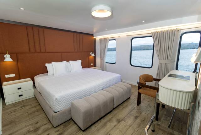 Grand Queen Beatriz cabin