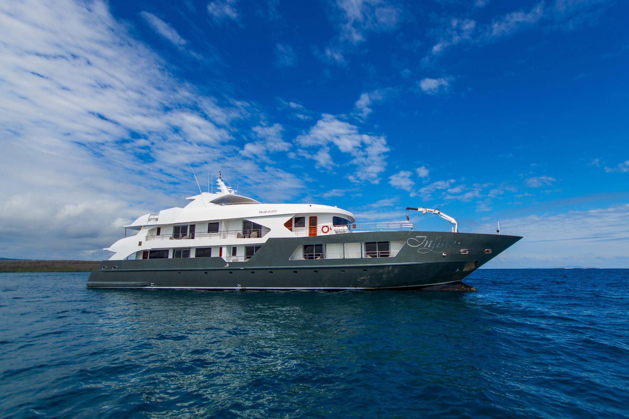 M/Y Infinity