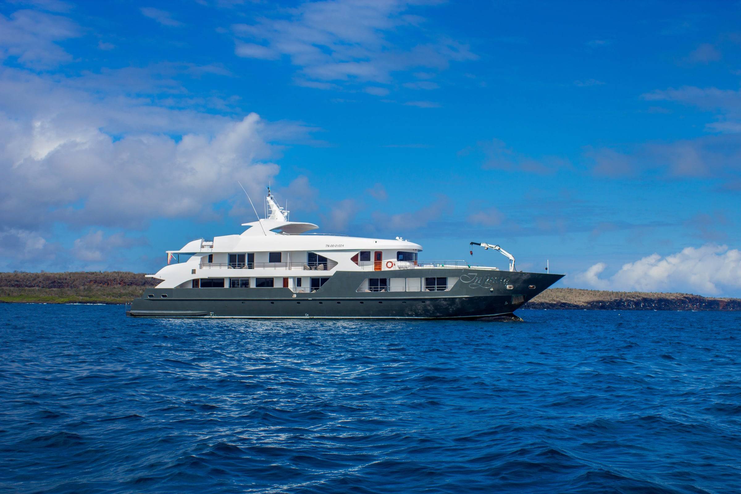 M/Y Infinity