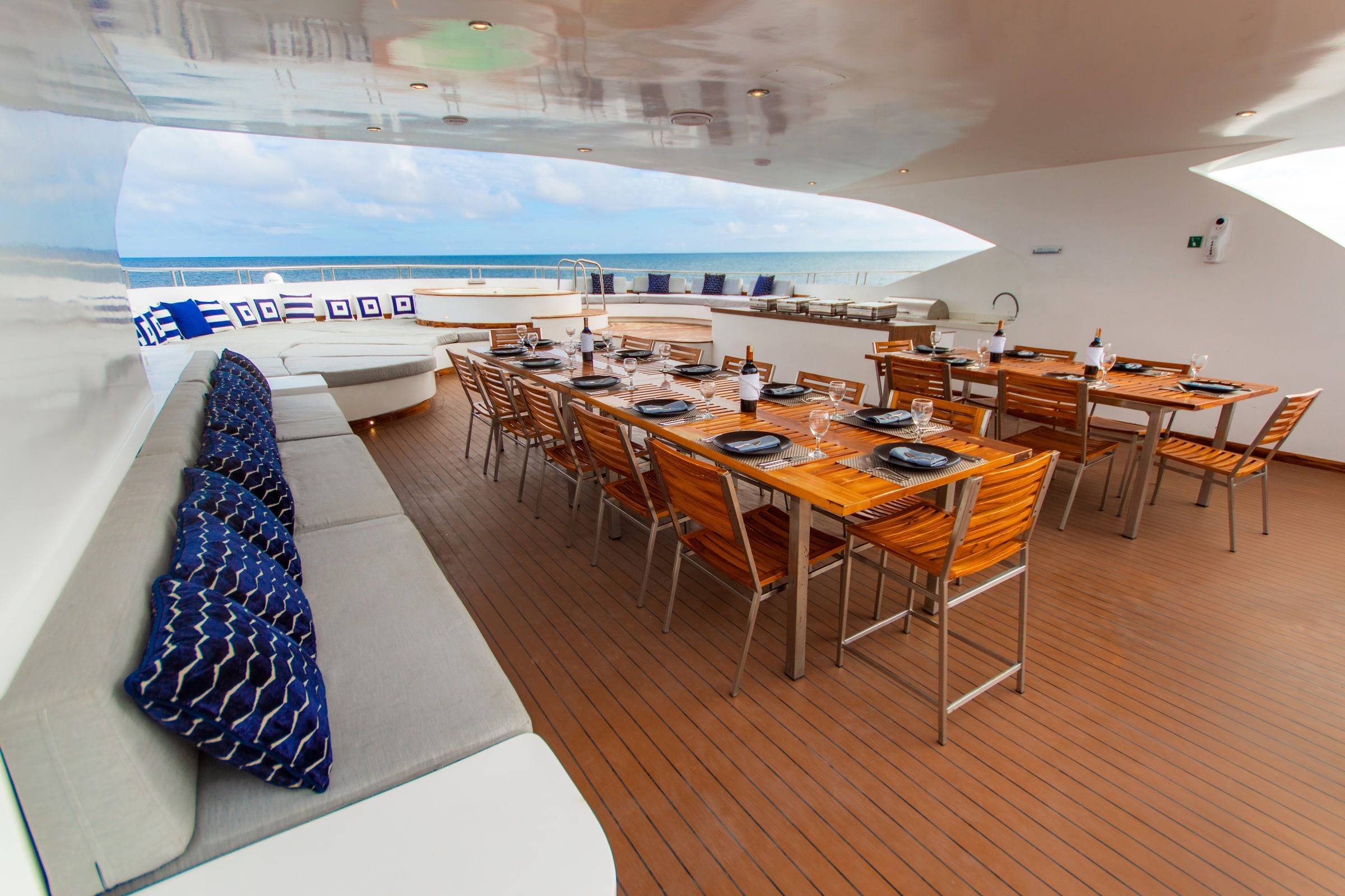M/Y Infinity