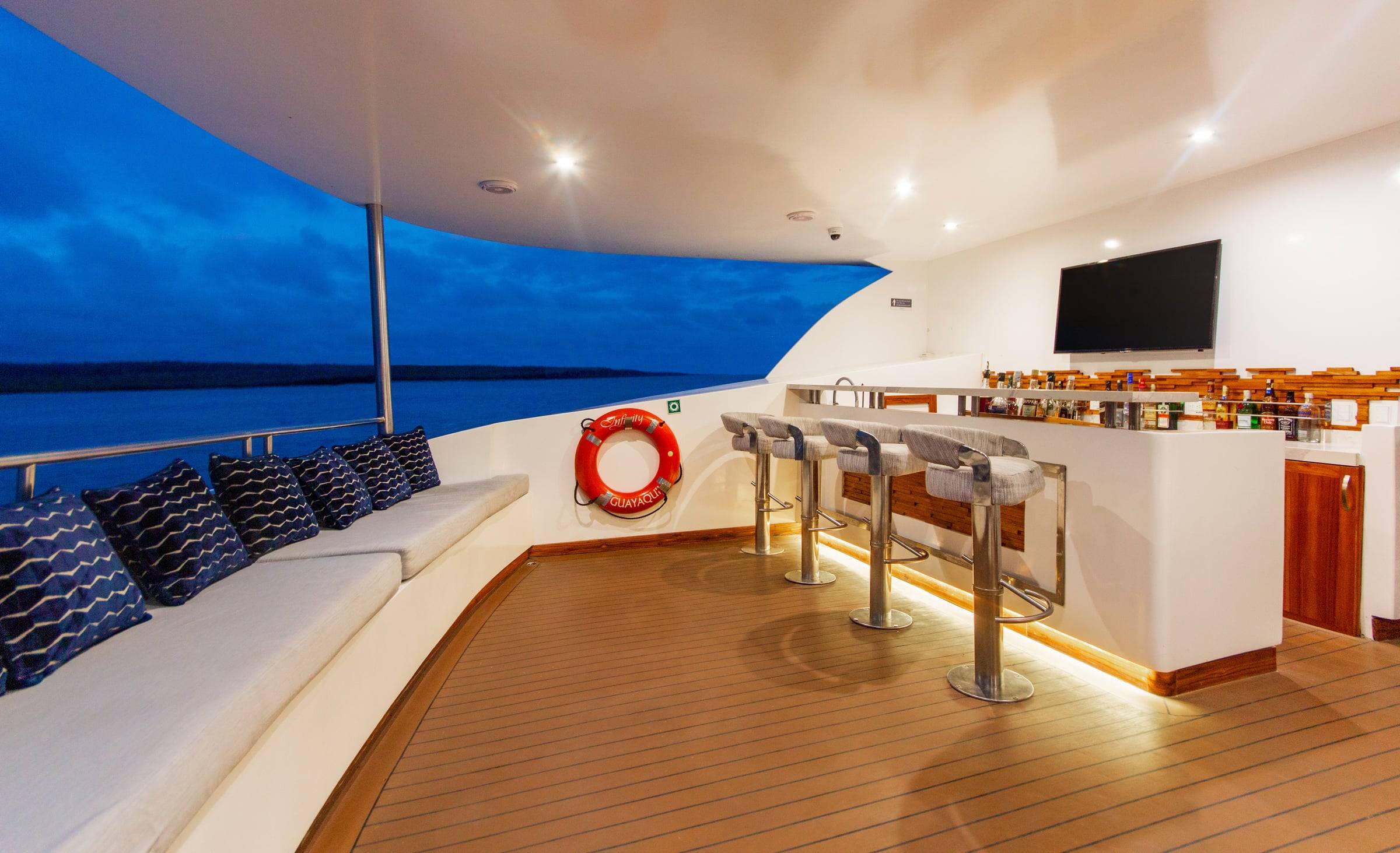 M/Y Infinity