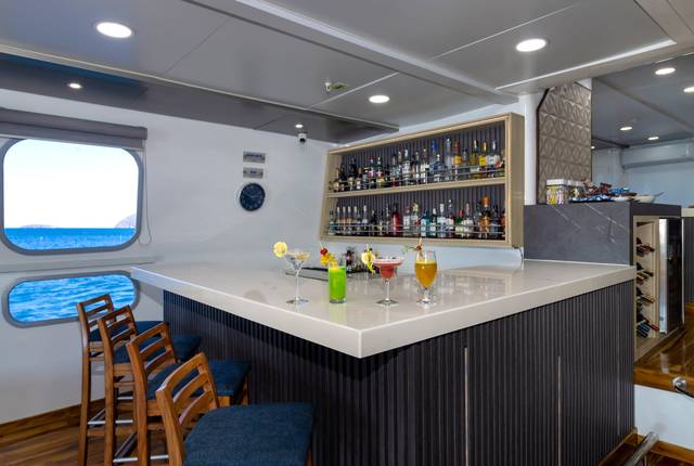 M/Y Natural Paradise