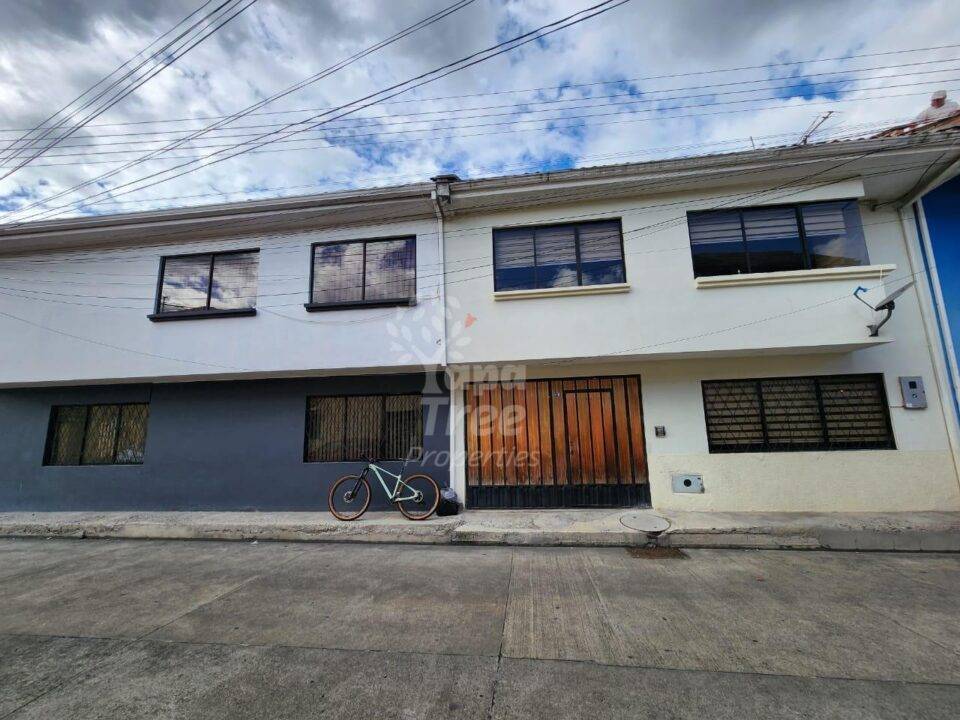 3-Bedroom Two-Story House Near Remigio Crespo
