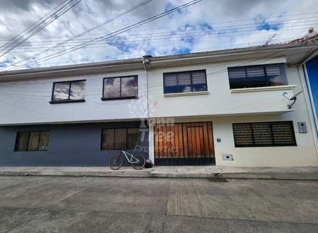 3-Bedroom Two-Story House Near Remigio Crespo