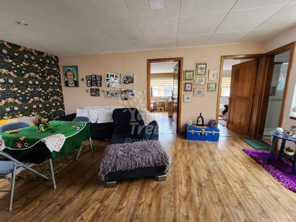 3-Bedroom Two-Story House Near Remigio Crespo