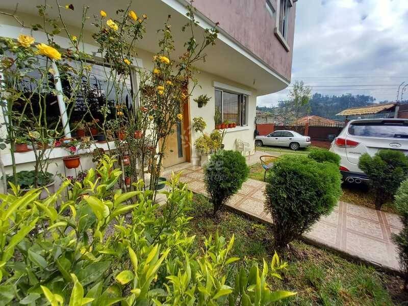 3BDR House For Sale Near Colegio Borja (Baños)