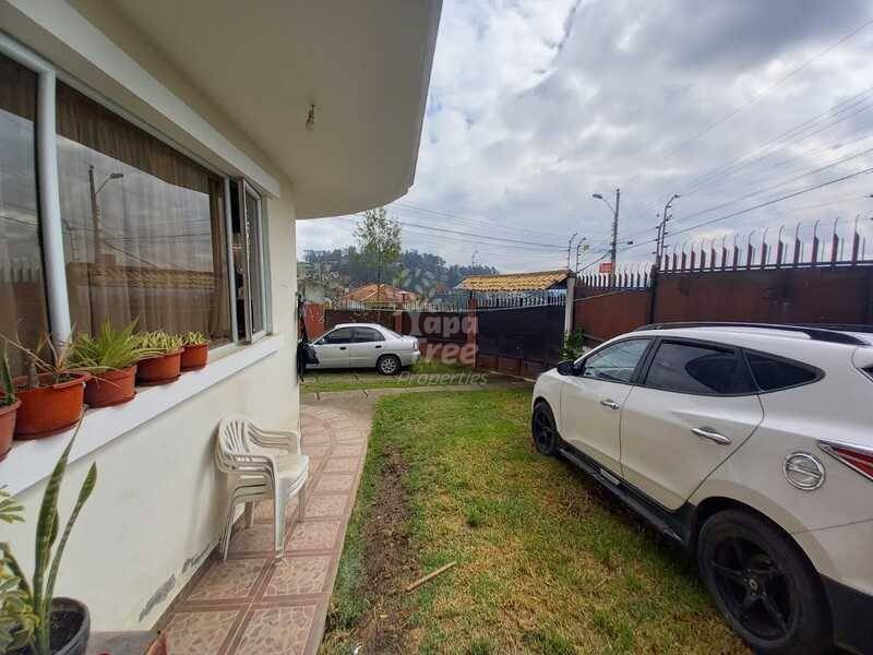 3BDR House For Sale Near Colegio Borja (Baños)
