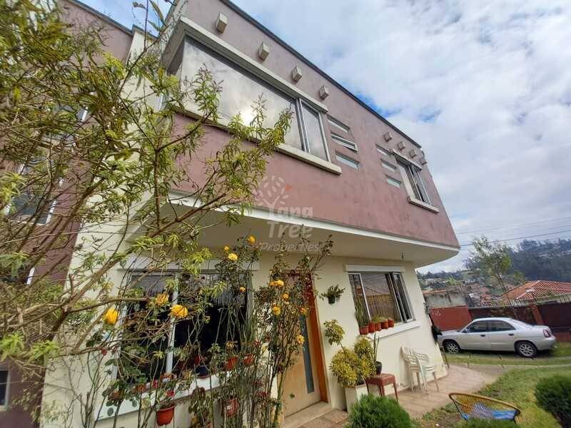 3BDR House For Sale Near Colegio Borja (Baños)