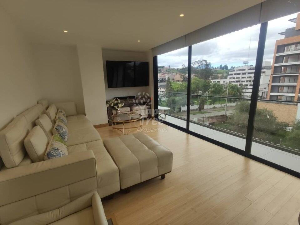 5th Floor Elegance with Panoramic Views: Luxury Suite for Sale in Ordoñez Lasso