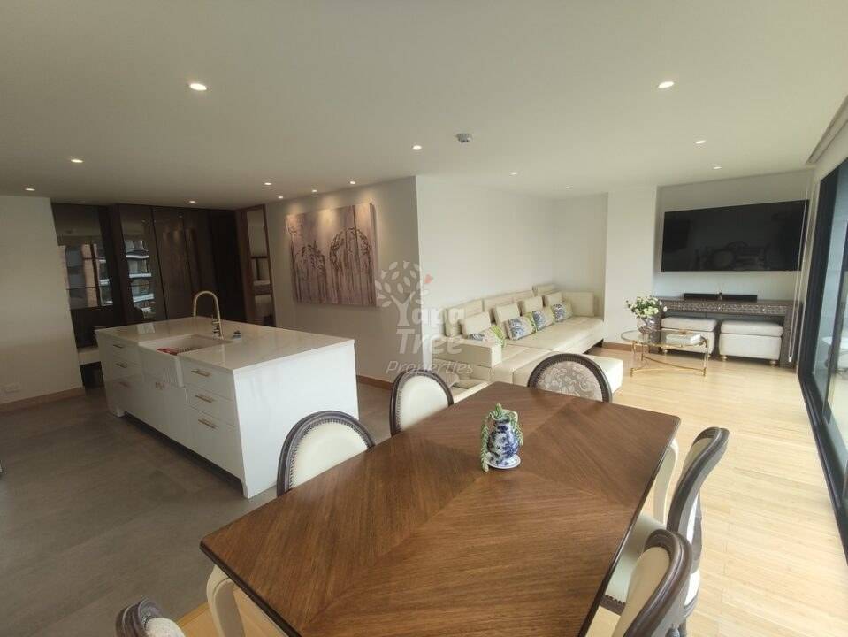5th Floor Elegance with Panoramic Views: Luxury Suite for Sale in Ordoñez Lasso