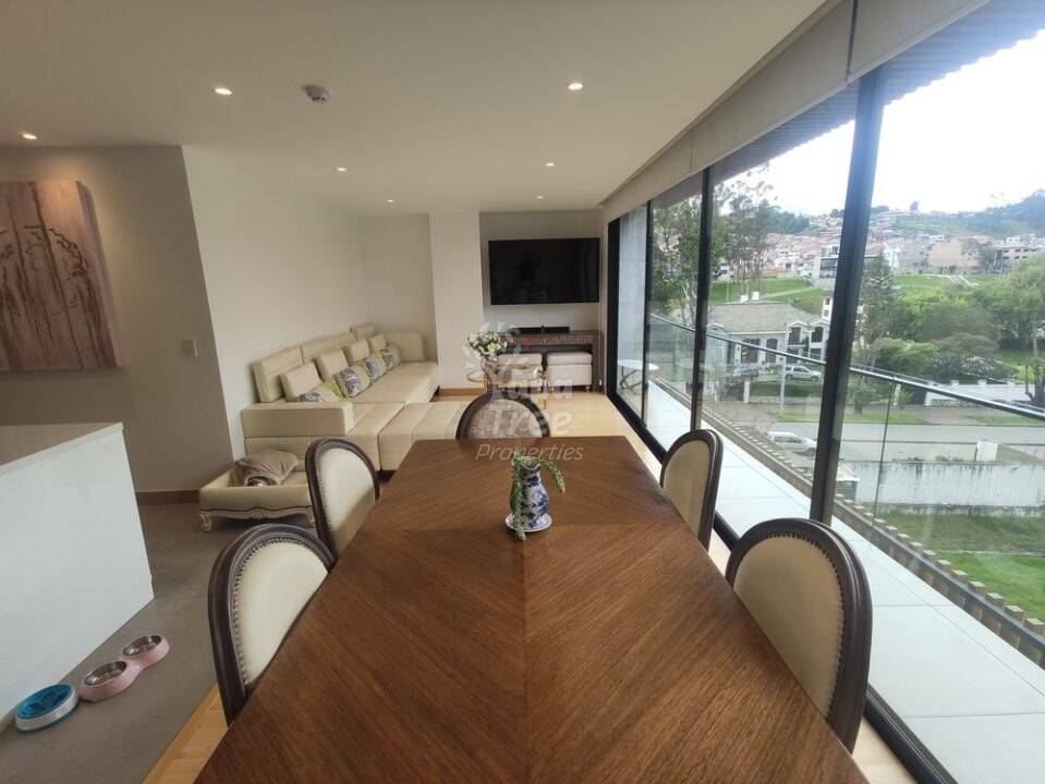 5th Floor Elegance with Panoramic Views: Luxury Suite for Sale in Ordoñez Lasso