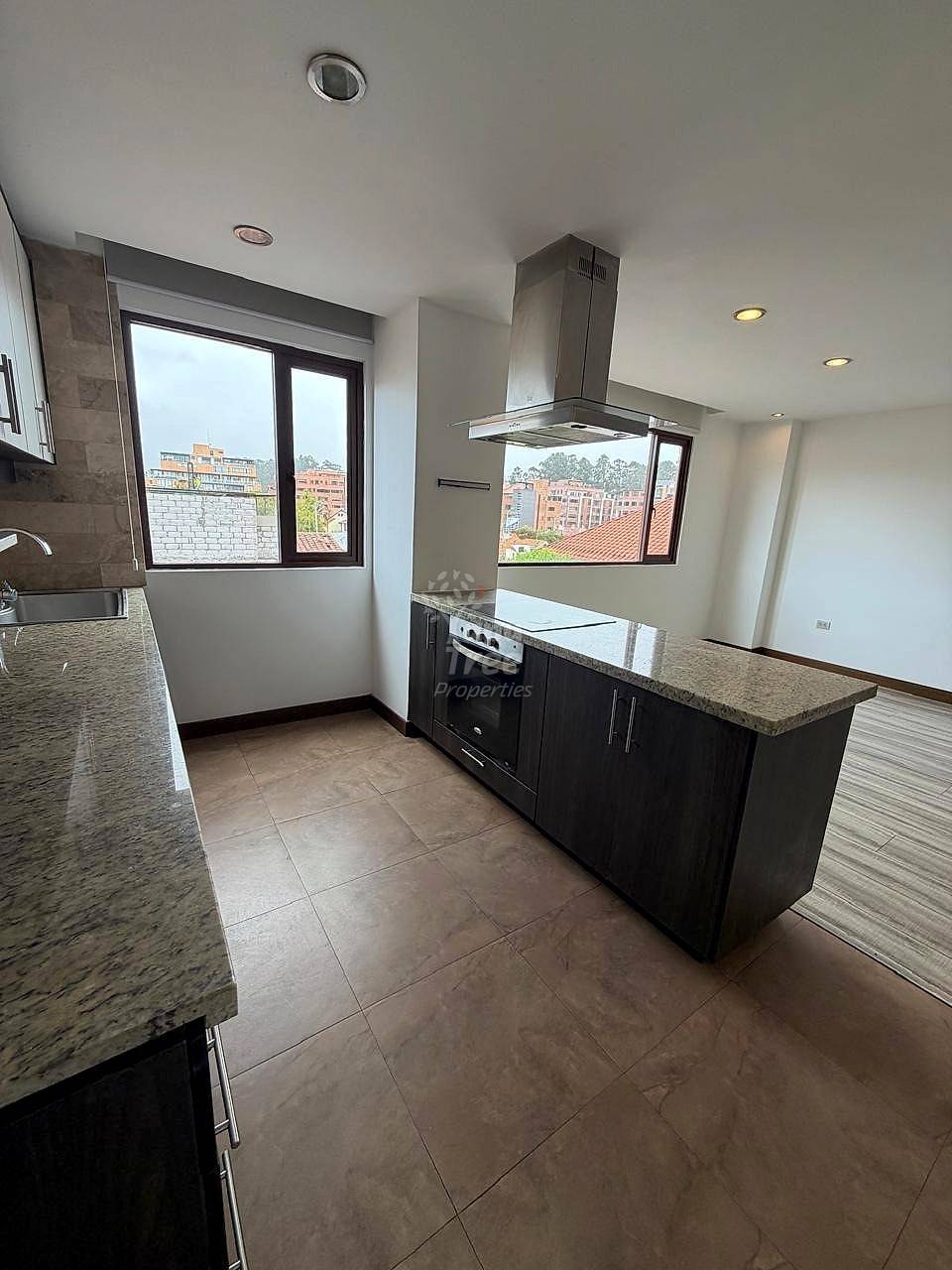 Spacious 3BDRM Apartment in Puertas del Sol