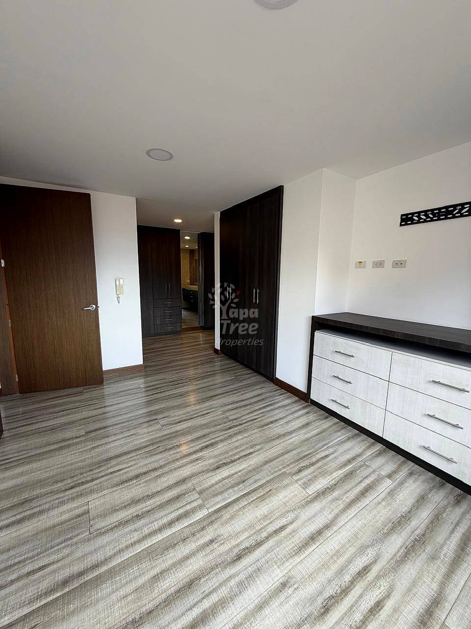 Spacious 3BDRM Apartment in Puertas del Sol