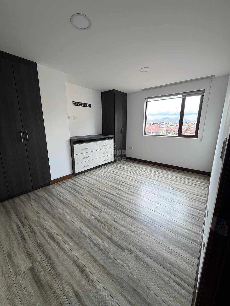 Spacious 3BDRM Apartment in Puertas del Sol