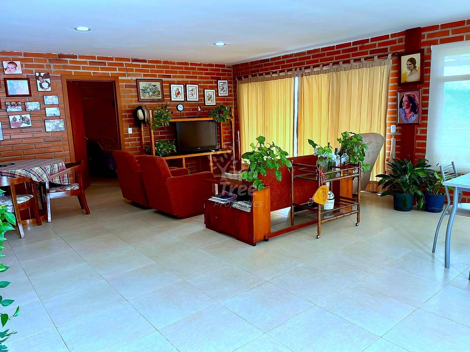 Beautiful house with outdoor space in Yunguilla