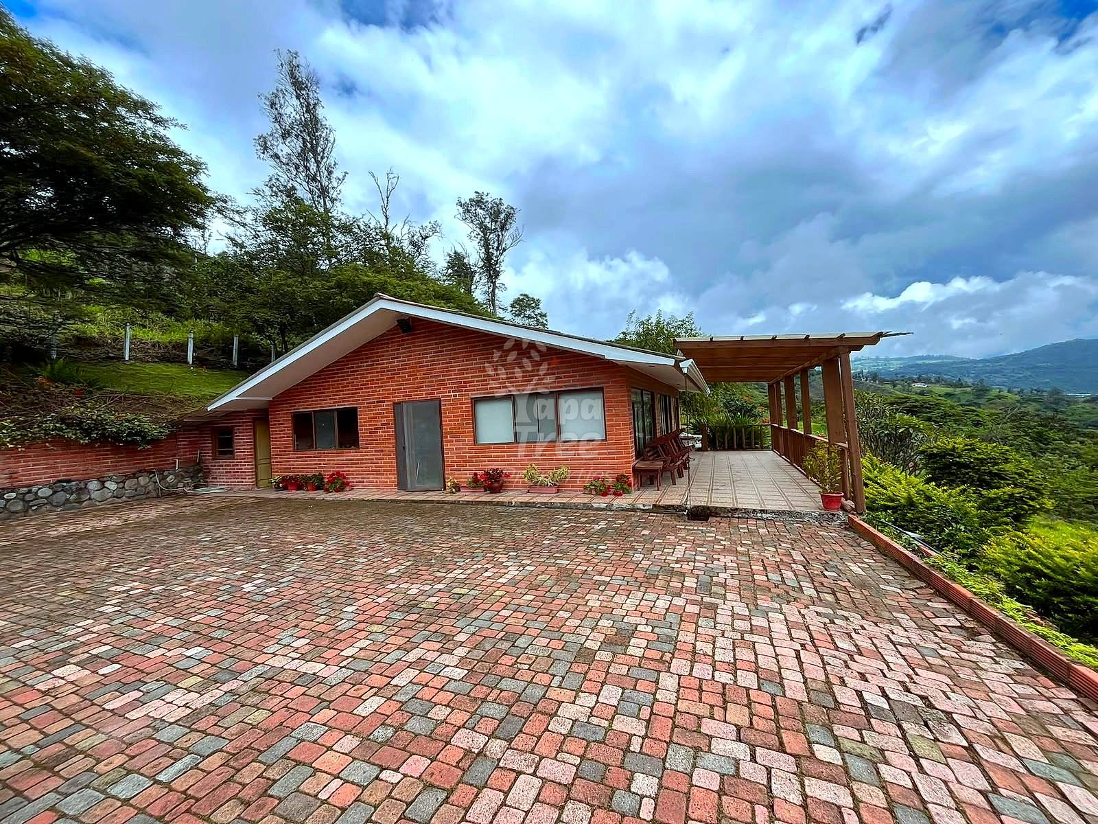 Beautiful house with outdoor space in Yunguilla