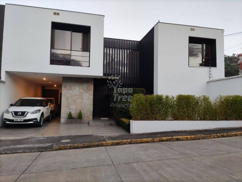 Beautiful Large House For Sale In Private Urbanization In Machangara