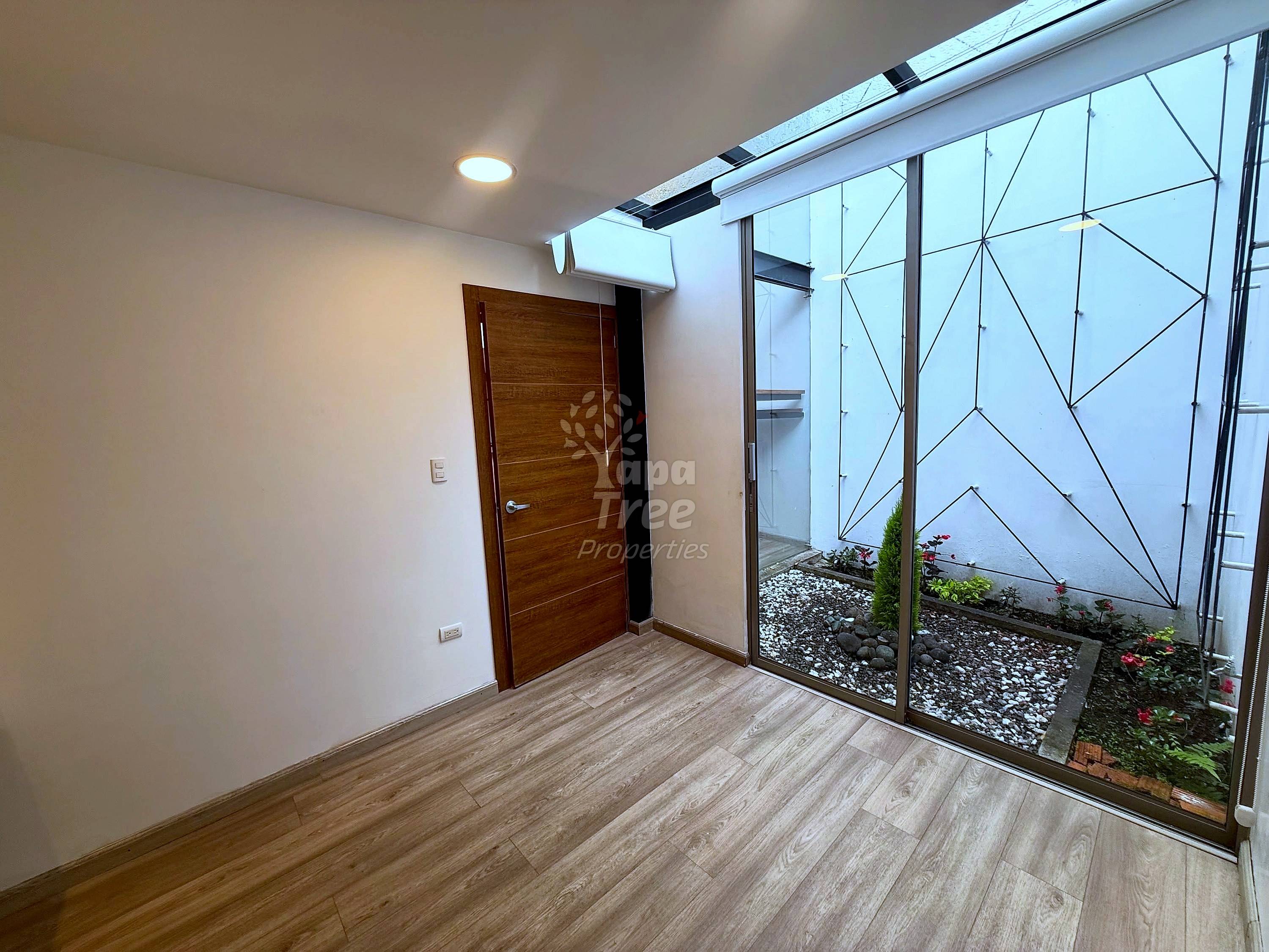 Beautiful loft near Mall del Alto