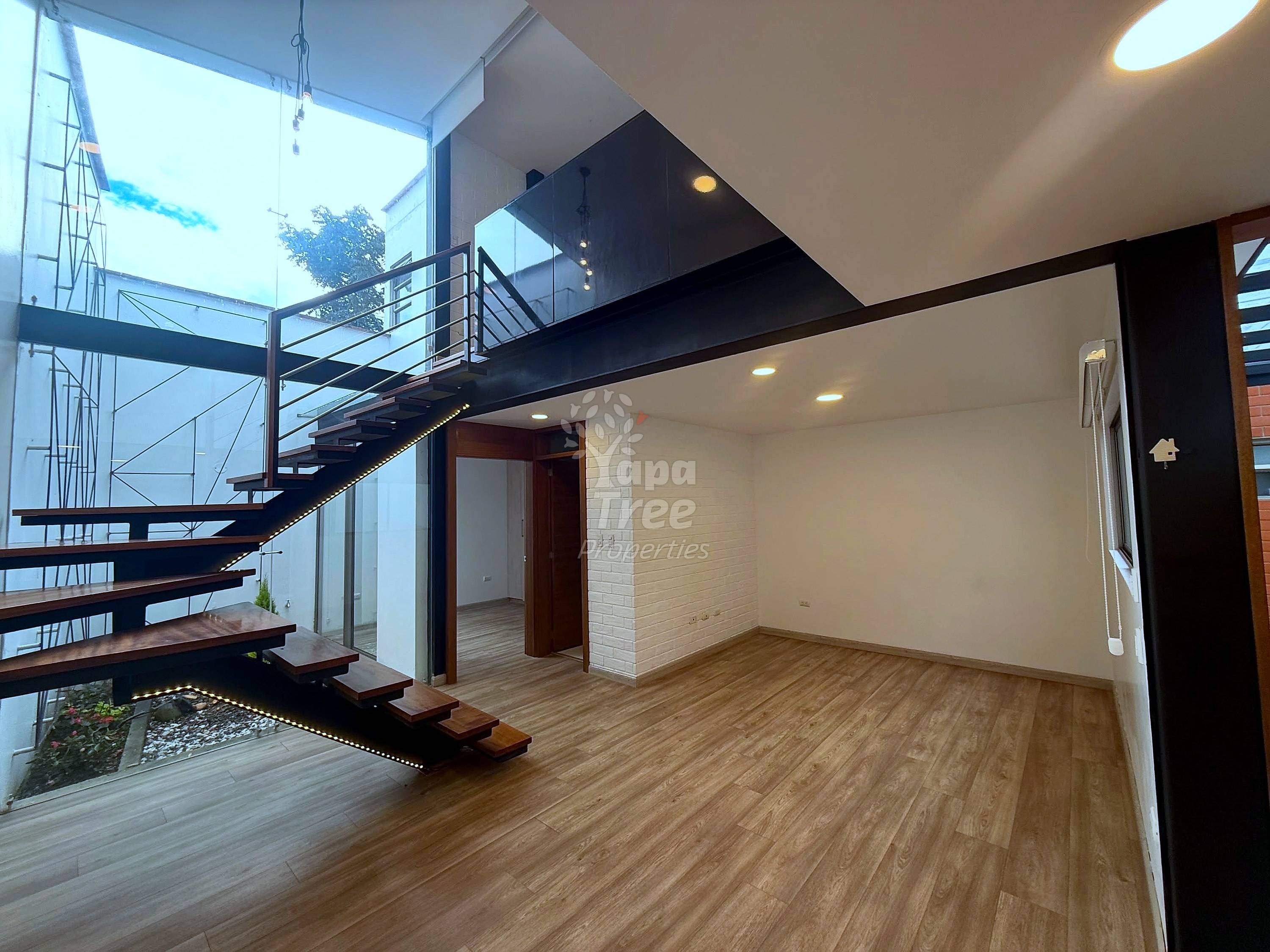 Beautiful loft near Mall del Alto