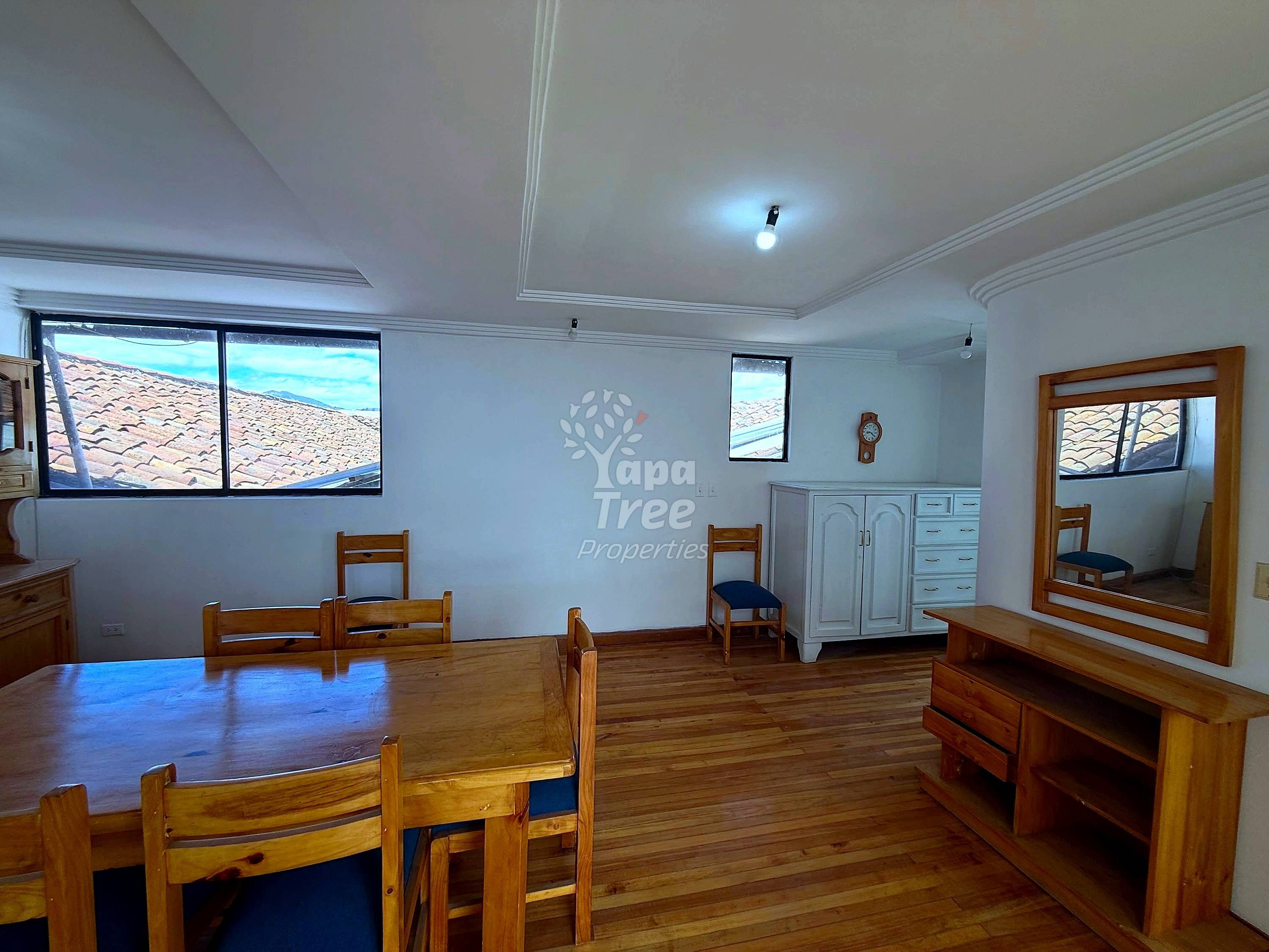 Bright 2-Bedroom Apartment with Rooftop Terrace & BBQ