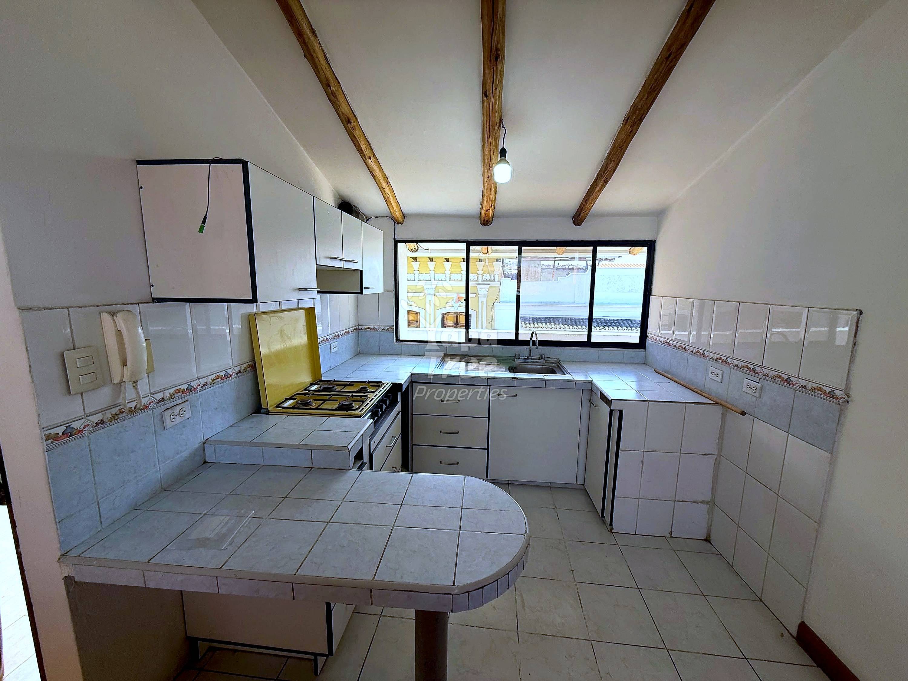 Bright 2-Bedroom Apartment with Rooftop Terrace & BBQ