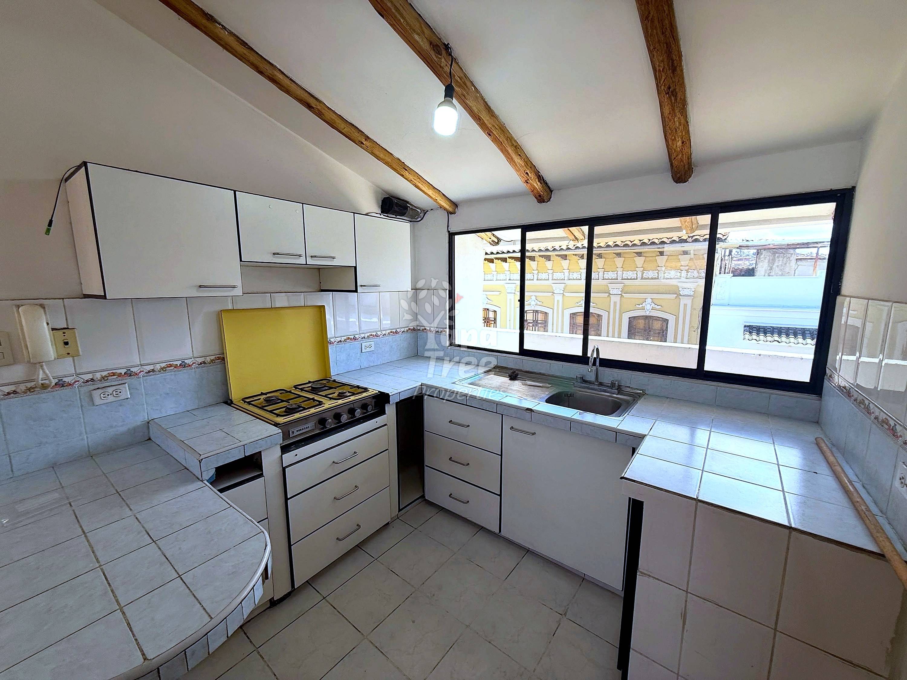 Bright 2-Bedroom Apartment with Rooftop Terrace & BBQ
