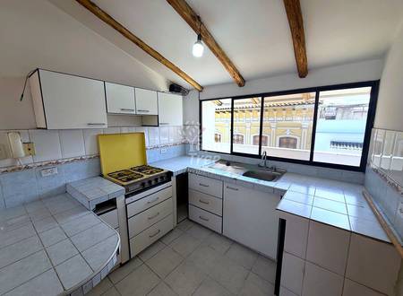 Bright 2-Bedroom Apartment with Rooftop Terrace & BBQ