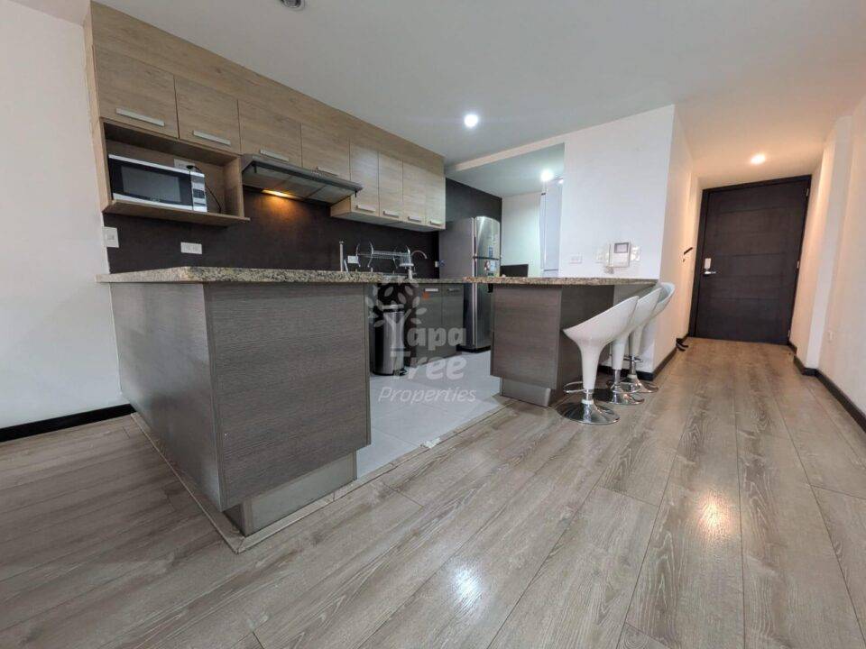 Bright 3-Bedroom Apartment with Private Balcony in Prime Primero de Mayo Location