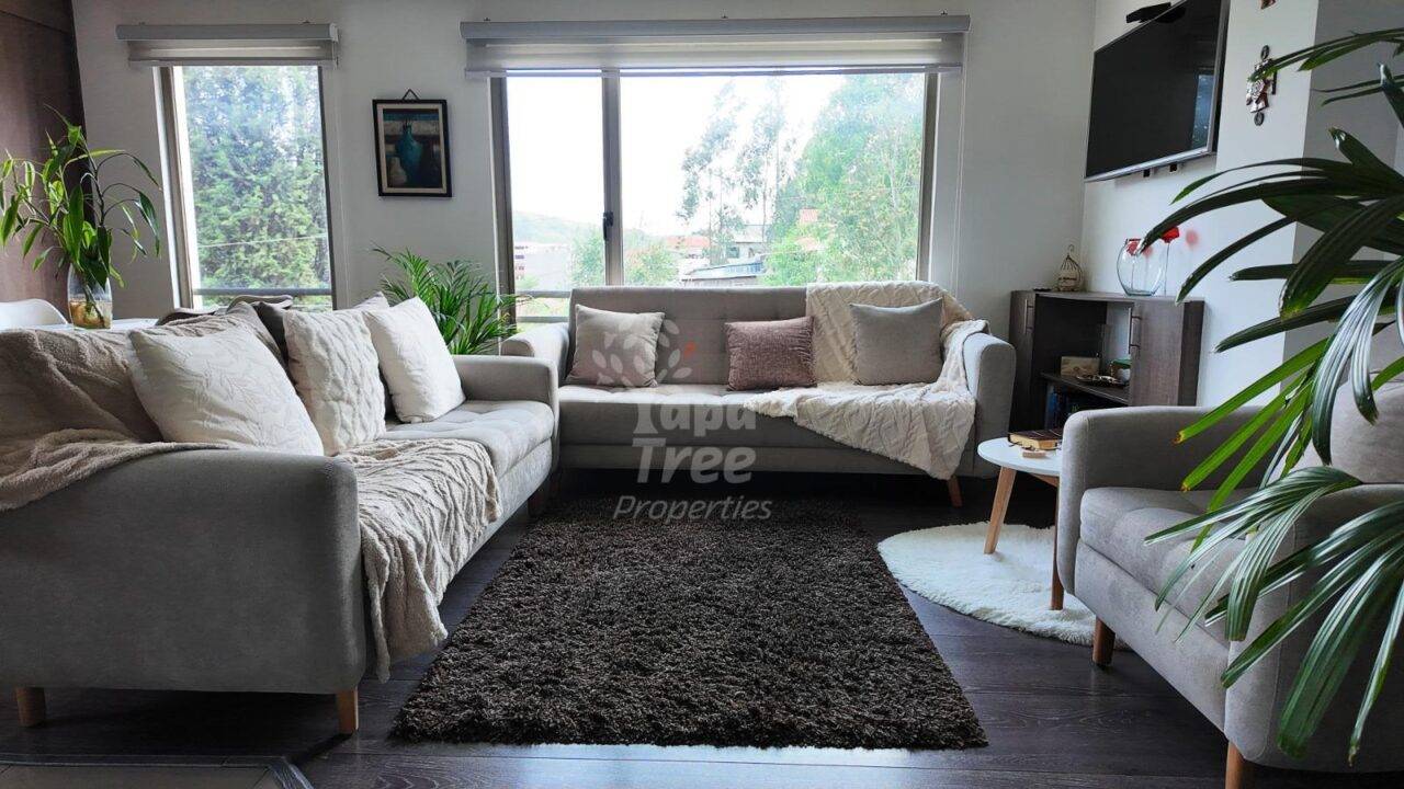 Charming 1-Bedroom Apartment with Beautiful Mountain Views Just 15 Minutes from Tranvía
