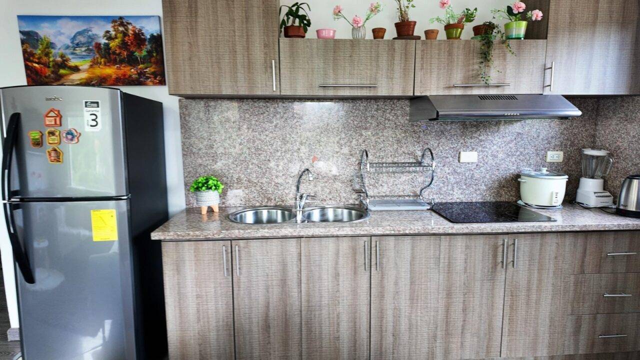 Charming 1-Bedroom Apartment with Beautiful Mountain Views Just 15 Minutes from Tranvía