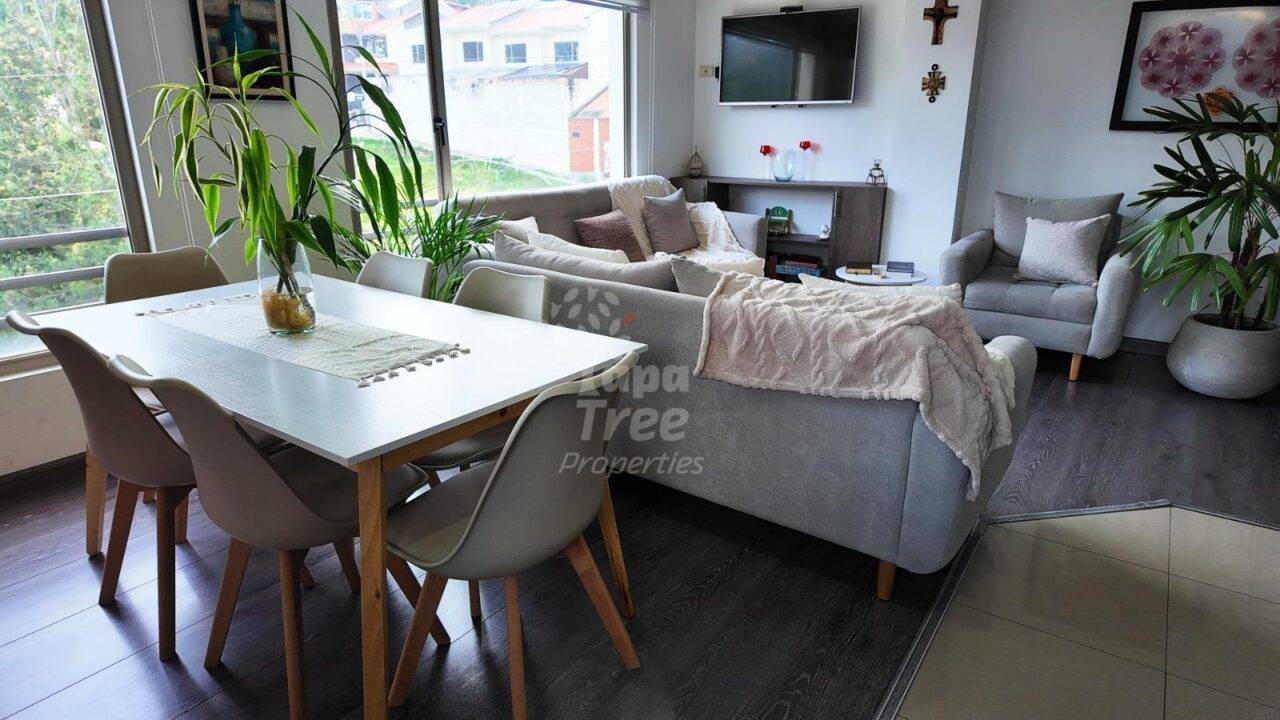 Charming 1-Bedroom Apartment with Beautiful Mountain Views Just 15 Minutes from Tranvía