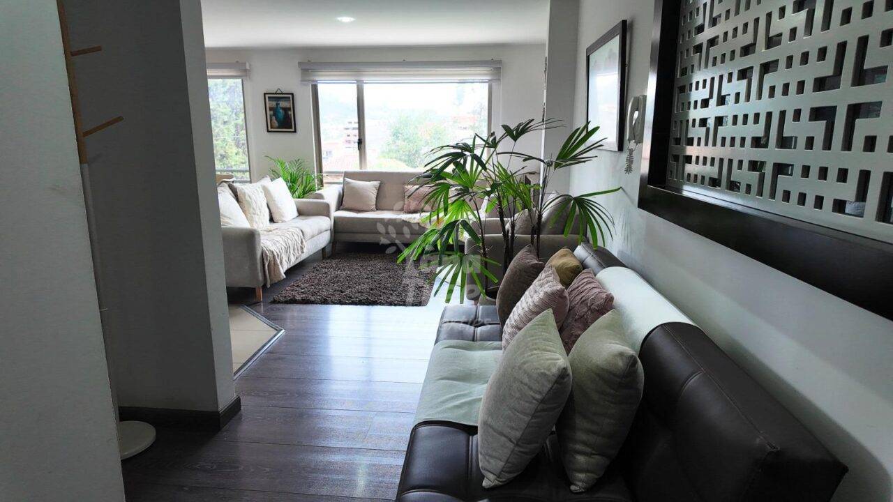 Charming 1-Bedroom Apartment with Beautiful Mountain Views Just 15 Minutes from Tranvía