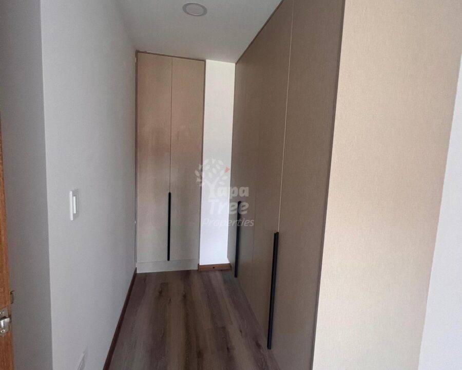 Charming 1-Bedroom Apartment with Park View Balcony in Prime Primero de Mayo Location