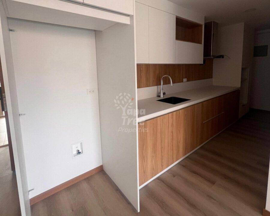 Charming 1-Bedroom Apartment with Park View Balcony in Prime Primero de Mayo Location