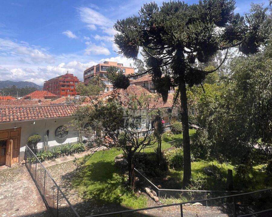Charming 1-Bedroom Apartment with Park View Balcony in Prime Primero de Mayo Location