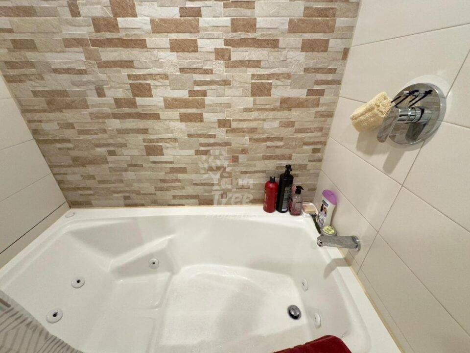 Charming 2-Bedroom Apartment with Three Balconies in the Heart of El Centro