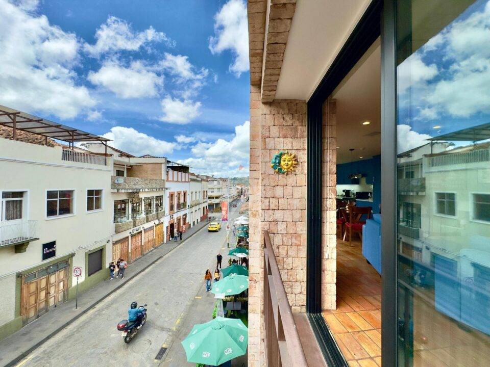 Charming 2-Bedroom Apartment with Three Balconies in the Heart of El Centro