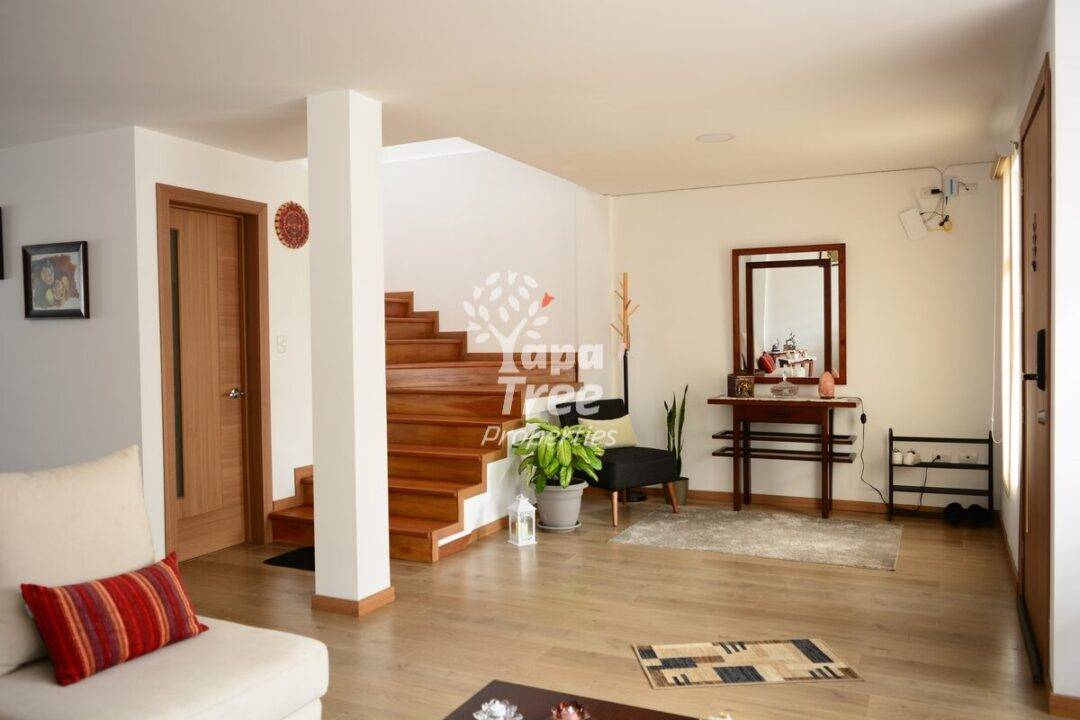 Charming Family Home in Private Residential Community in Challuabamba
