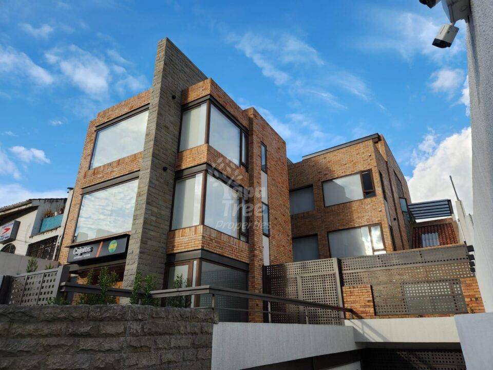 Elegant 2-Bedroom Apartment with Private Garage few blocks from Parque Calderón