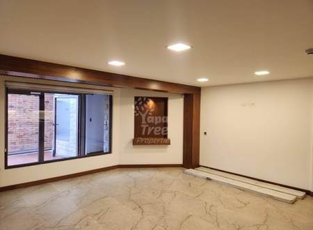 Elegant 2-Bedroom Apartment with Private Garage few blocks from Parque Calderón