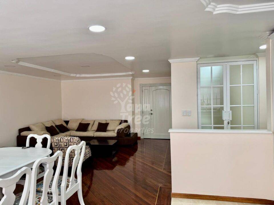 Elegant 3-Bedroom Apartment with Modern Finishes in Prime El Vergel
