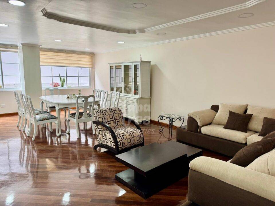 Elegant 3-Bedroom Apartment with Modern Finishes in Prime El Vergel