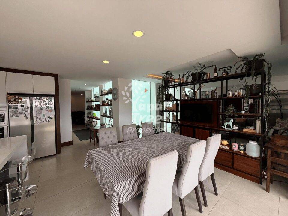 Elegant 3-Bedroom Penthouse with Panoramic Terraces in Exclusive Building