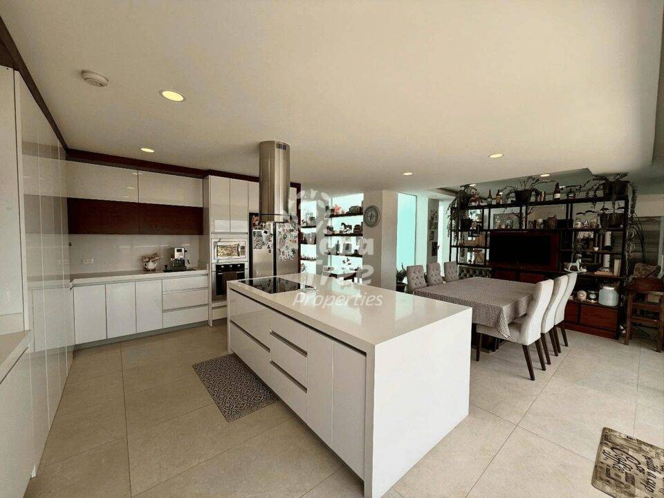 Elegant 3-Bedroom Penthouse with Panoramic Terraces in Exclusive Building