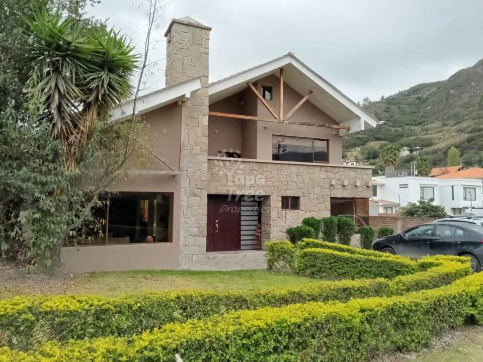 Exquisite 4-Bedroom Home with Expansive Green Space