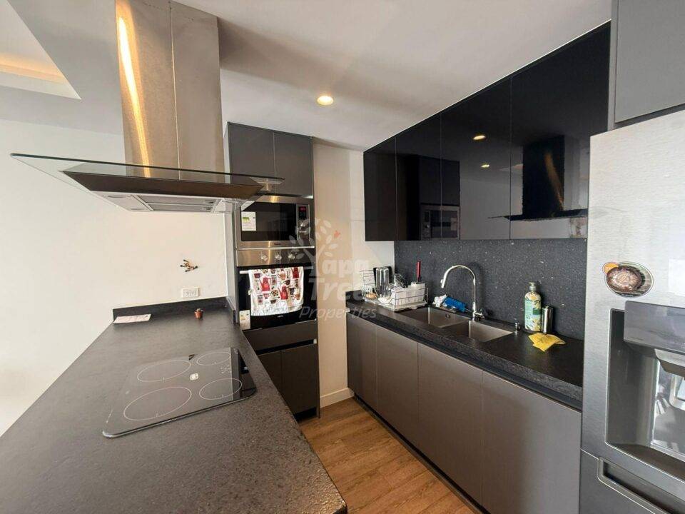 Fully Furnished 2-Bedroom Apartment with Spacious Balcony in Puertas del Sol