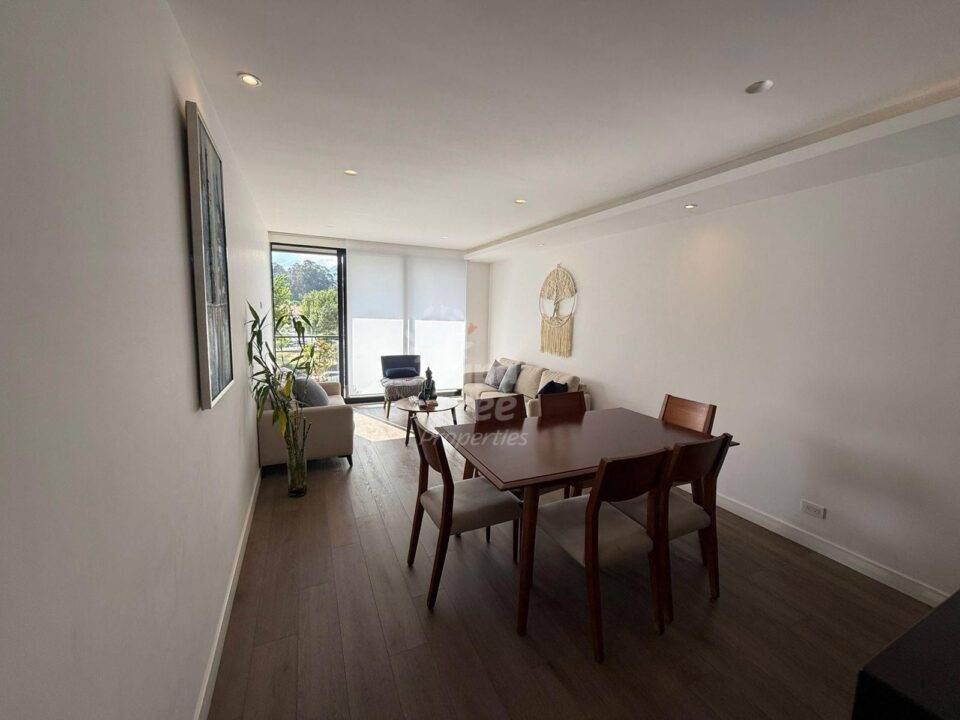 Fully Furnished 2-Bedroom Apartment with Spacious Balcony in Puertas del Sol