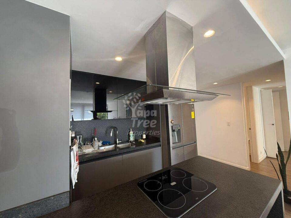 Fully Furnished 2-Bedroom Apartment with Spacious Balcony in Puertas del Sol