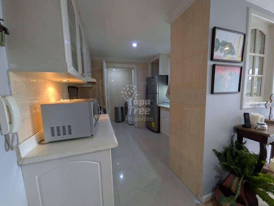 High-Floor 2-Bedroom Apartment with River Views – Ordoñez Lasso